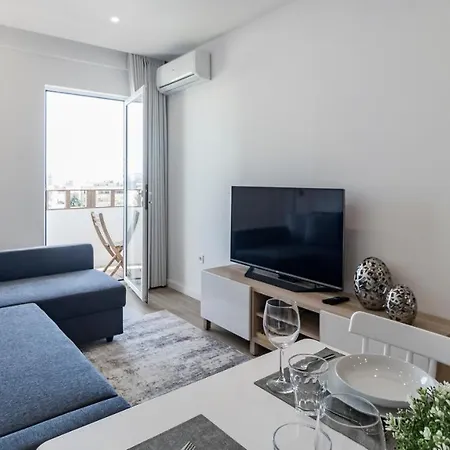 1br Paraiso Flat W/ Balcony & Ac By Lovelystay Apartment *