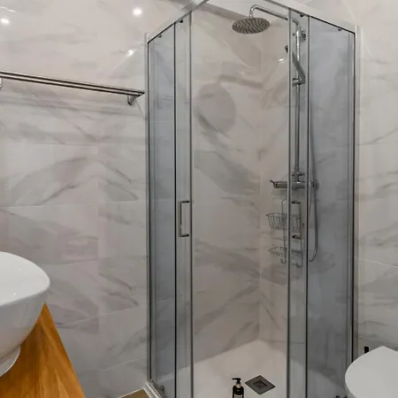 1br Paraiso Flat W/ Balcony & Ac By Lovelystay بورتو