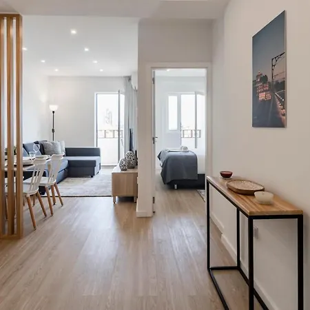 1br Paraiso Flat W/ Balcony & Ac By Lovelystay Appartement Porto