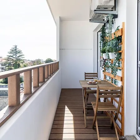 Appartement 1br Paraiso Flat W/ Balcony & Ac By Lovelystay Oporto